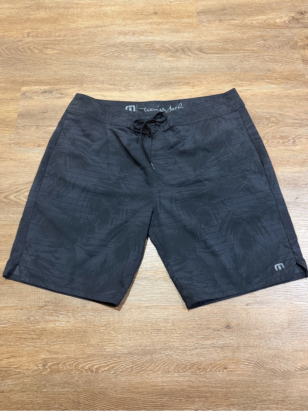 TRAVISMATHEW Smuggler Boardshorts Black Palm Print Hybrid Swim Shorts Men's 36